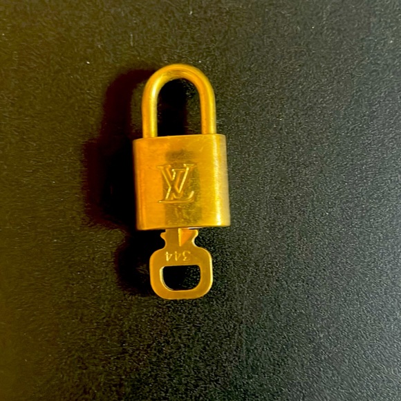 Authentic Louis Vuitton, lock and key number 344. - Picture 4 of 7